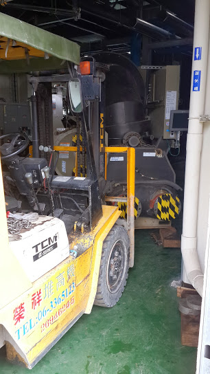 堆高機搬運-住華科技頂樓冰水機搬運工程