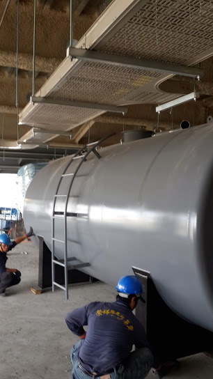 堆高機搬運-夢時代發電機油桶