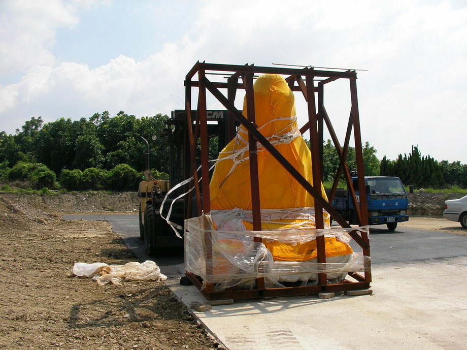 堆高機特殊搬運-吉園總重40T佛像