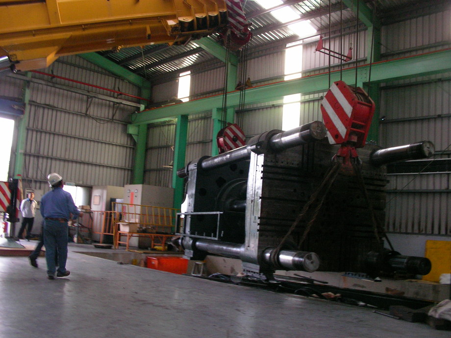 吊車起重吊掛-工廠機械搬遷