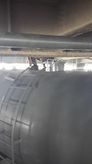 堆高機搬運-夢時代發電機油桶