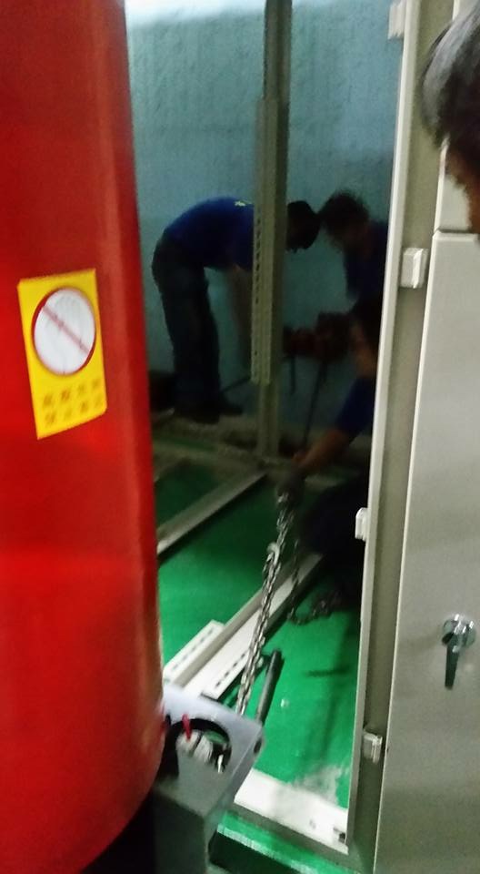 堆高機搬遷-電氣箱電桶(重約6噸)移入工程