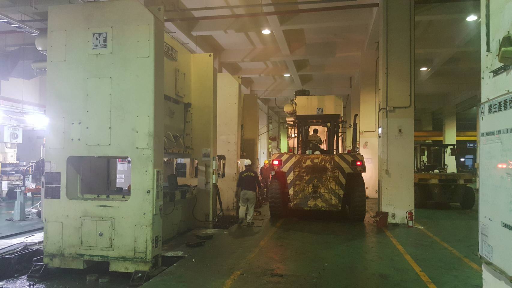 堆高機搬運-大風吹之大小沖床搬運工程&nbsp;