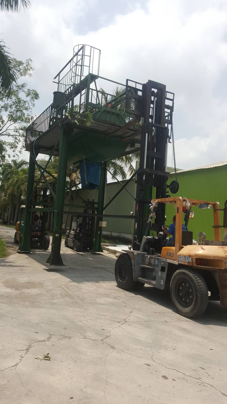 吊車＋堆高機-泡棉機械吊運搬運工程&nbsp;