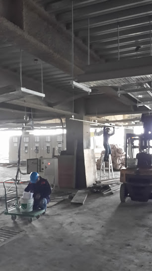 堆高機搬運-夢時代發電機油桶