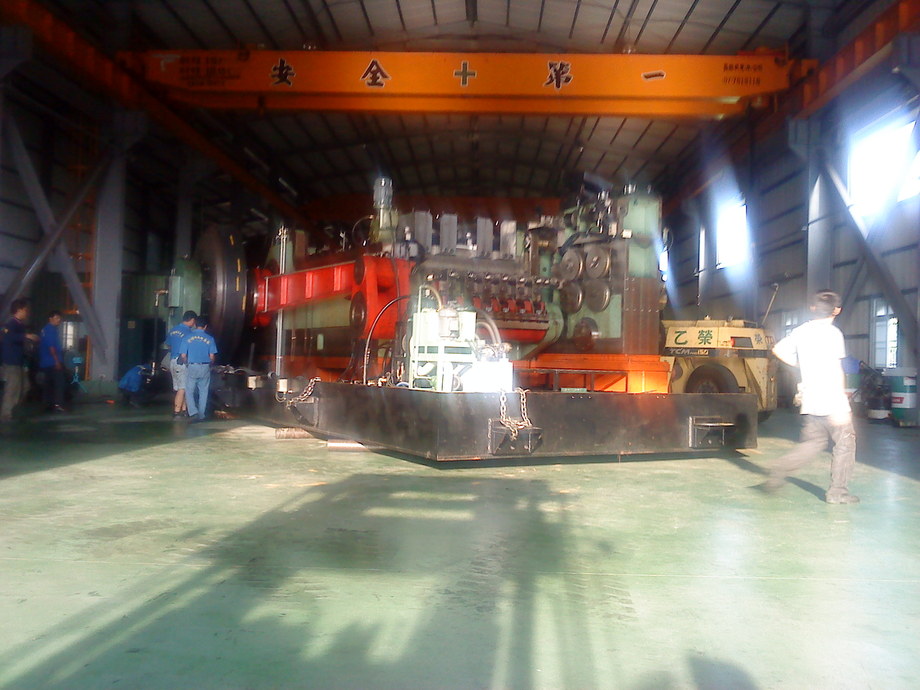 堆高機搬運-工廠機械搬遷