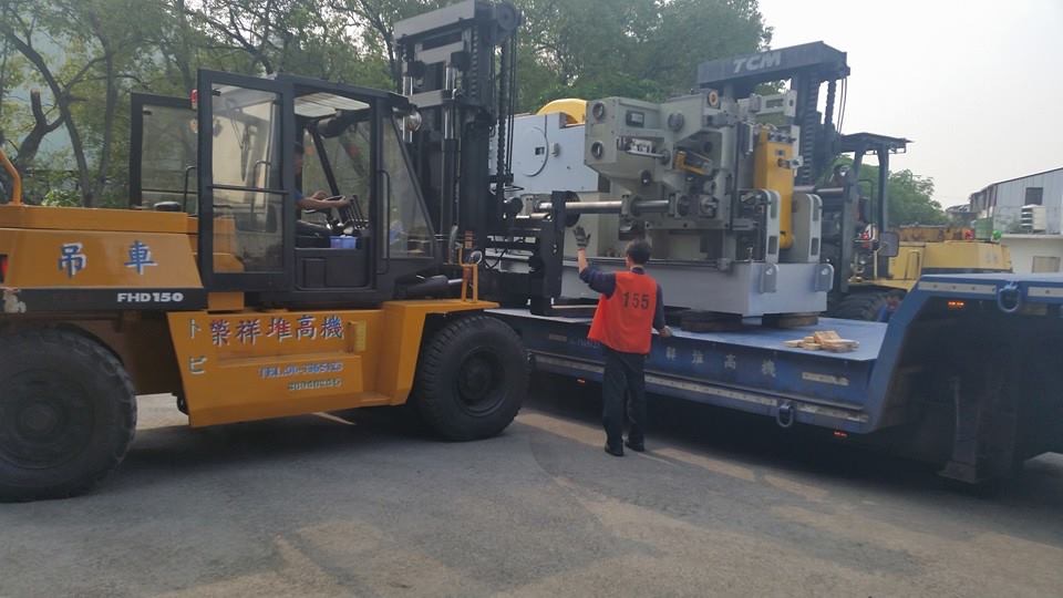拖板車運送及堆高機搬遷-熱鍛處理機搬運