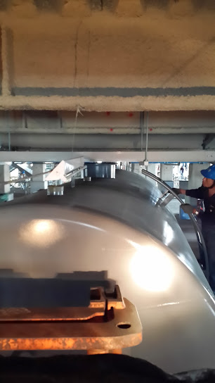 堆高機搬運-夢時代發電機油桶