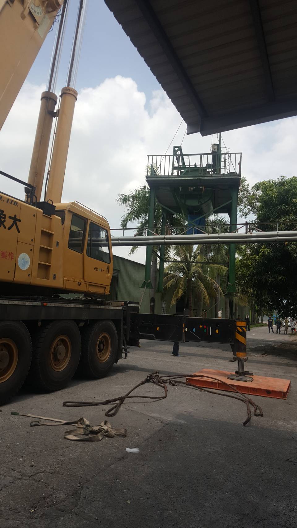 吊車＋堆高機-泡棉機械吊運搬運工程&nbsp;