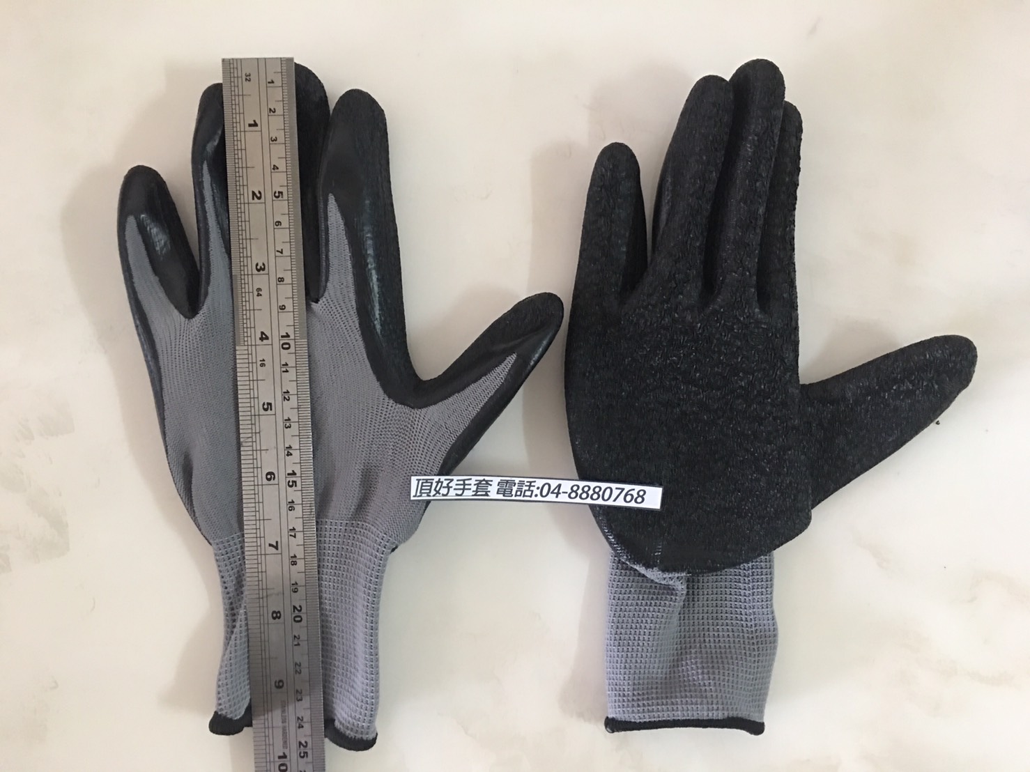 005-13針沾膠花紋手套(灰色)-1