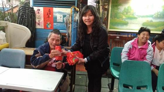 院長除夕發紅包