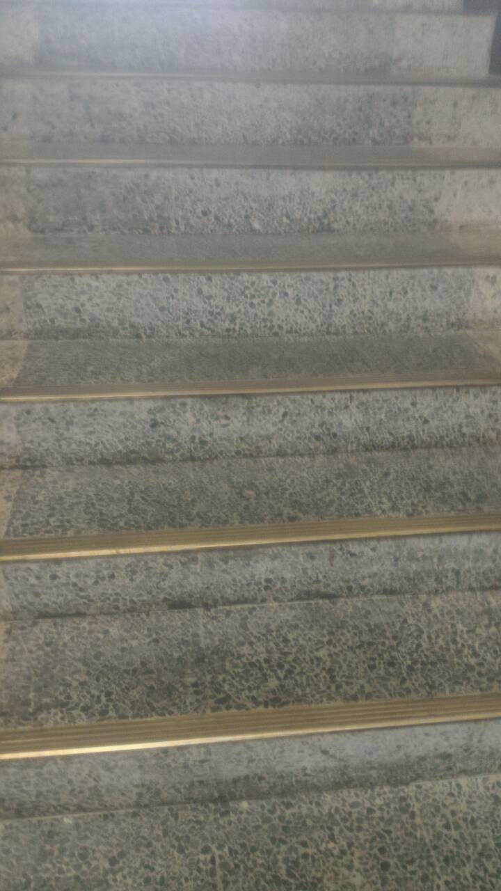 樓梯地面清潔後