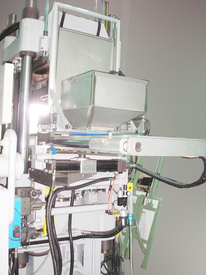 油壓機自動送料(尿素送料機)