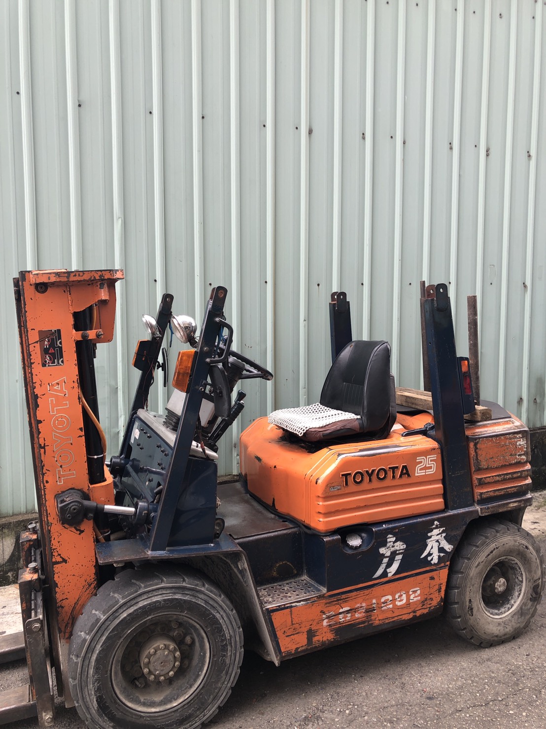 2.5噸掀屋頂車堆高機