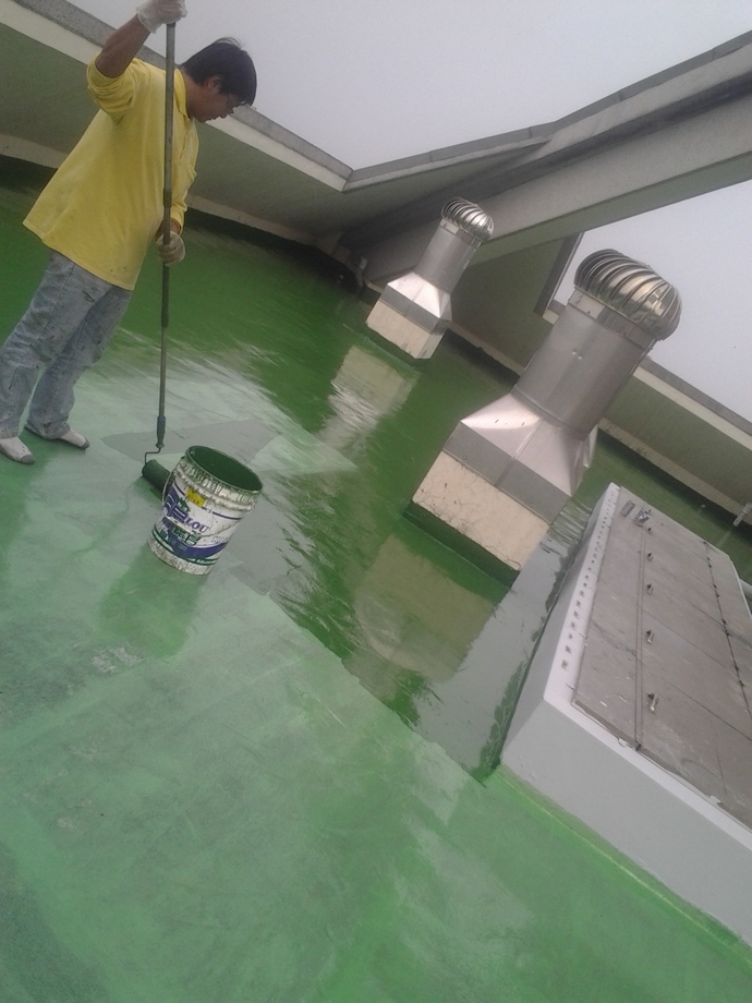 屋頂PU防水-施作PU中塗3