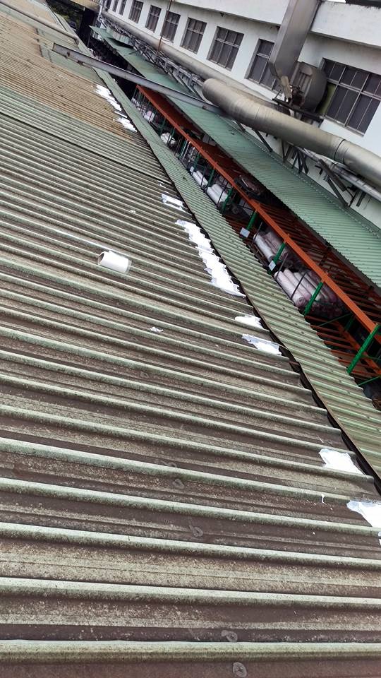 山上區紡織廠鐵皮屋頂抓漏