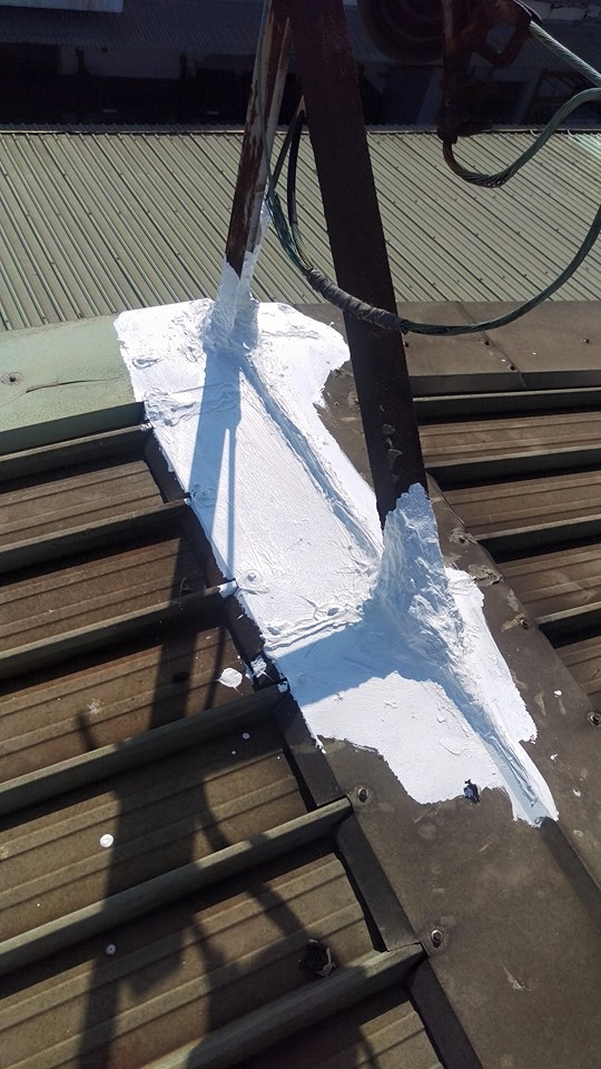 山上區紡織廠鐵皮屋頂抓漏