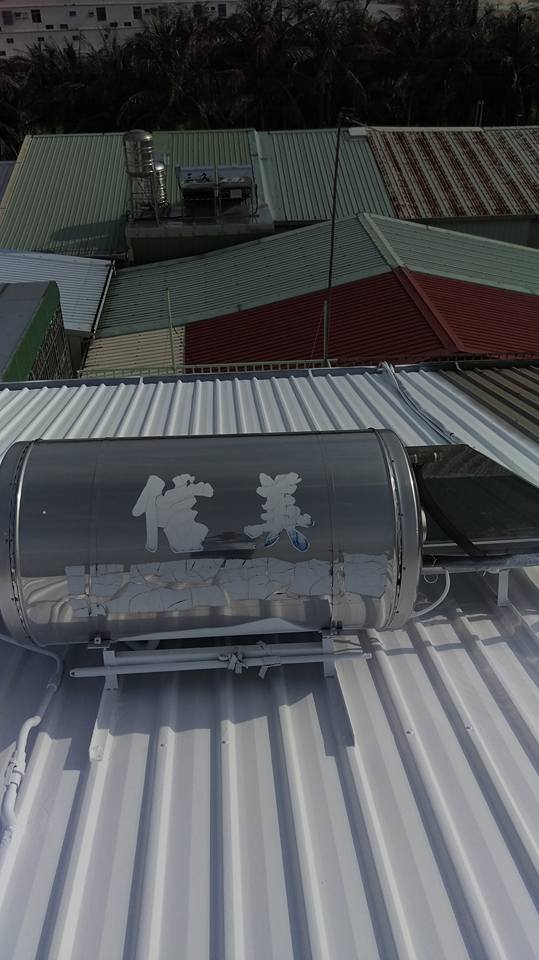 外牆＋鐵皮屋頂