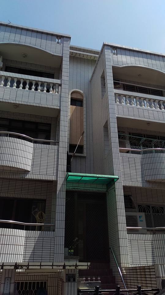 東光路二段外牆施作透明滲透防水塗料