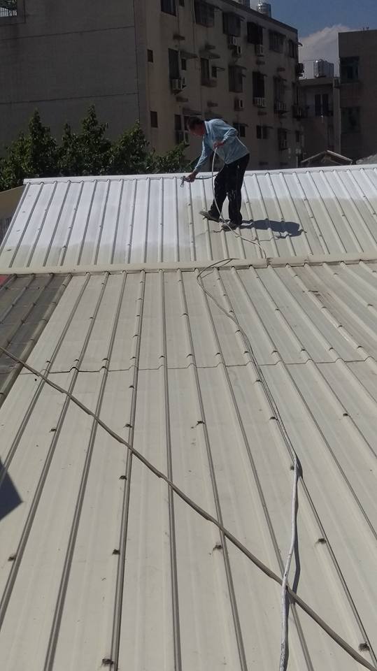 裕農路日本料理店鐵皮屋頂隔熱工程