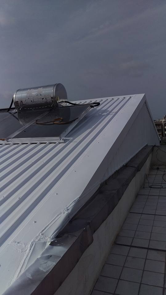 外牆＋鐵皮屋頂