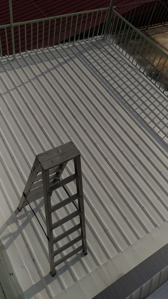 怡安路一段鐵皮屋頂隔熱