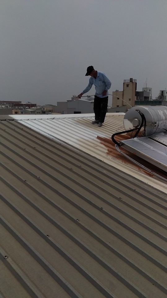 怡安路一段鐵皮屋頂隔熱