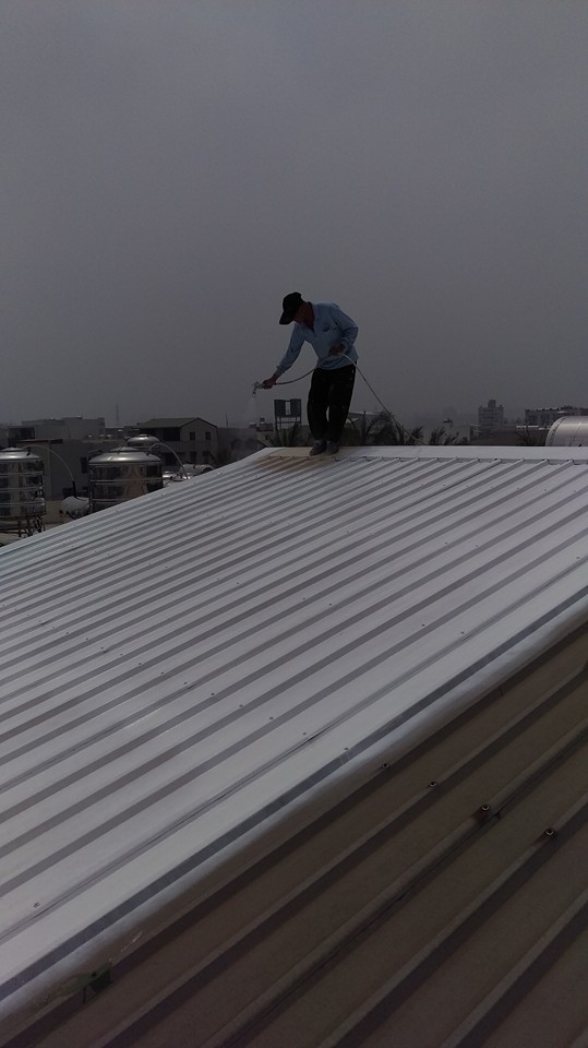 怡安路一段鐵皮屋頂隔熱