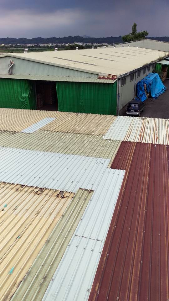 山上區紡織廠鐵皮屋頂抓漏