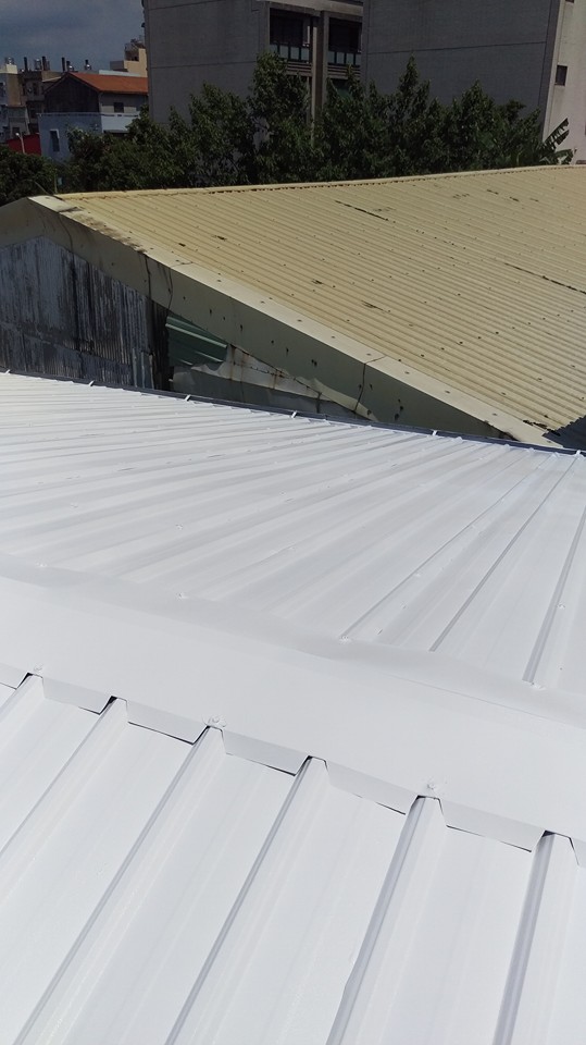 裕農路日本料理店鐵皮屋頂隔熱工程