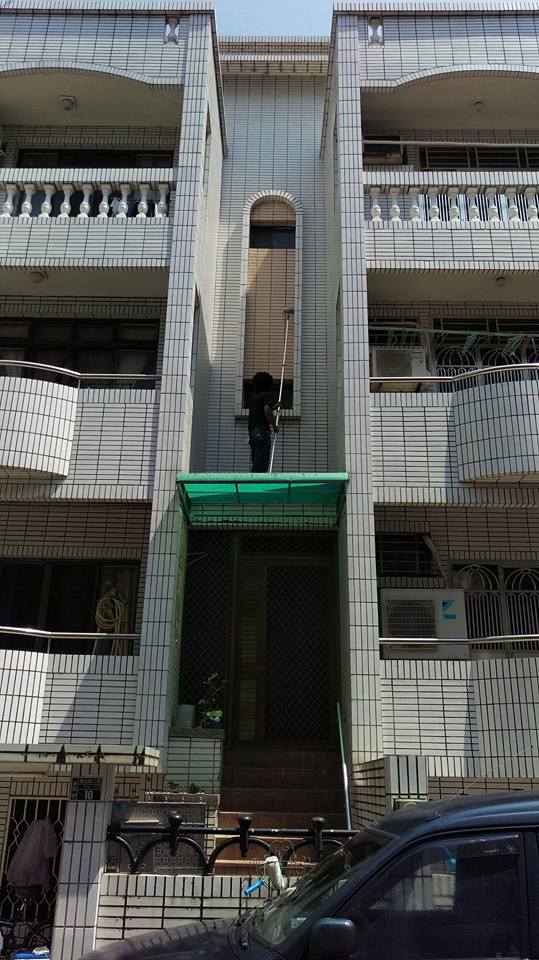 東光路二段外牆施作透明滲透防水塗料