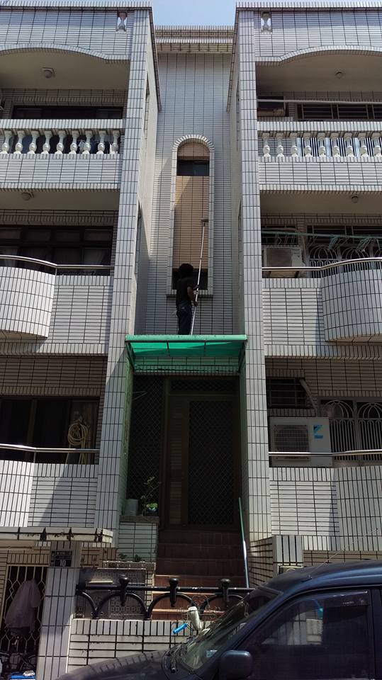 東光路二段外牆施作透明滲透防水塗料