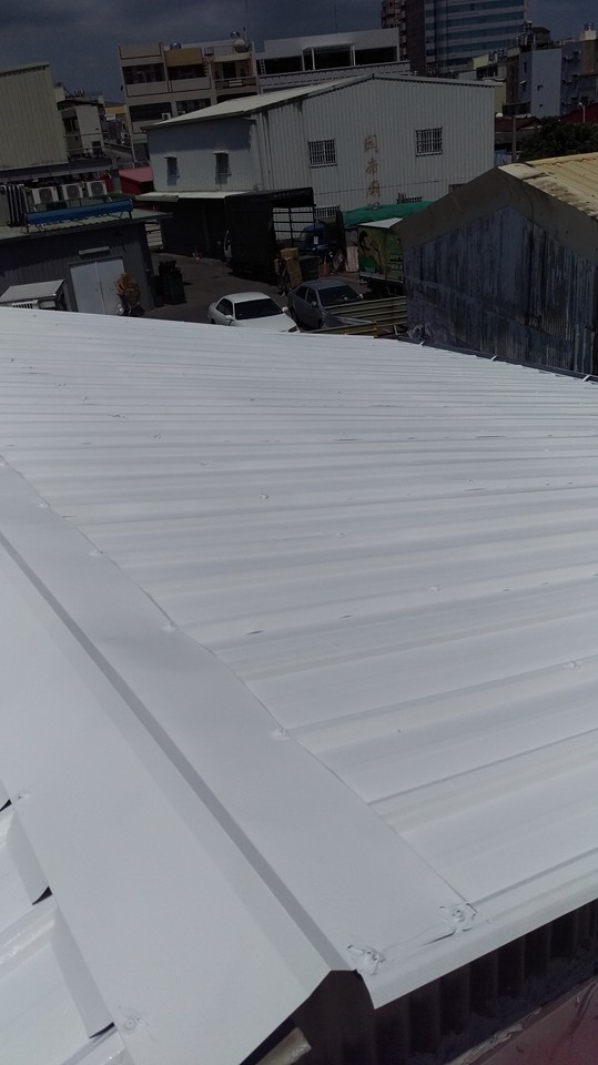 裕農路日本料理店鐵皮屋頂隔熱工程