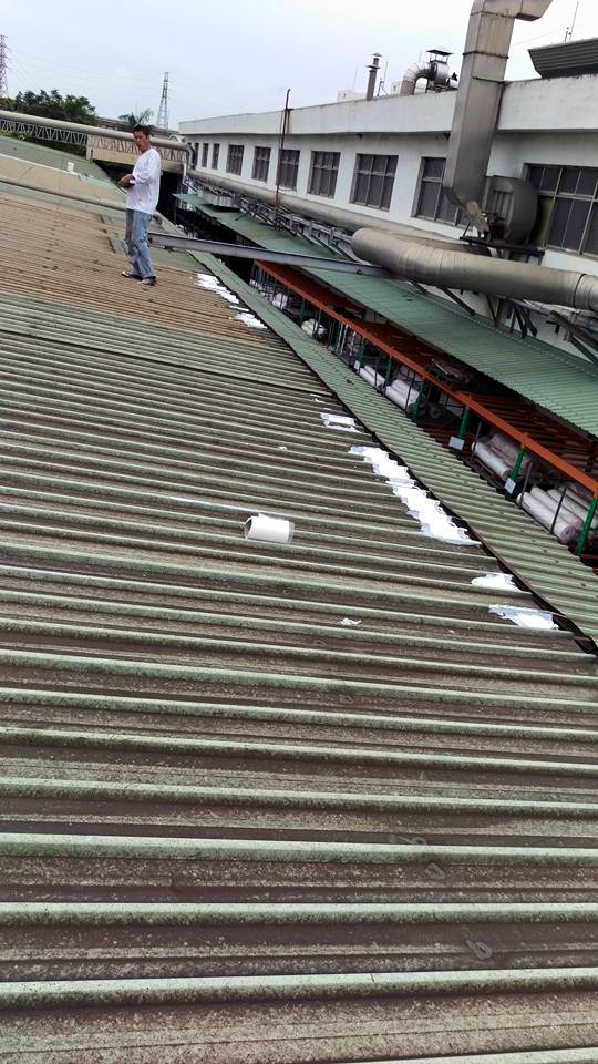 山上區紡織廠鐵皮屋頂抓漏