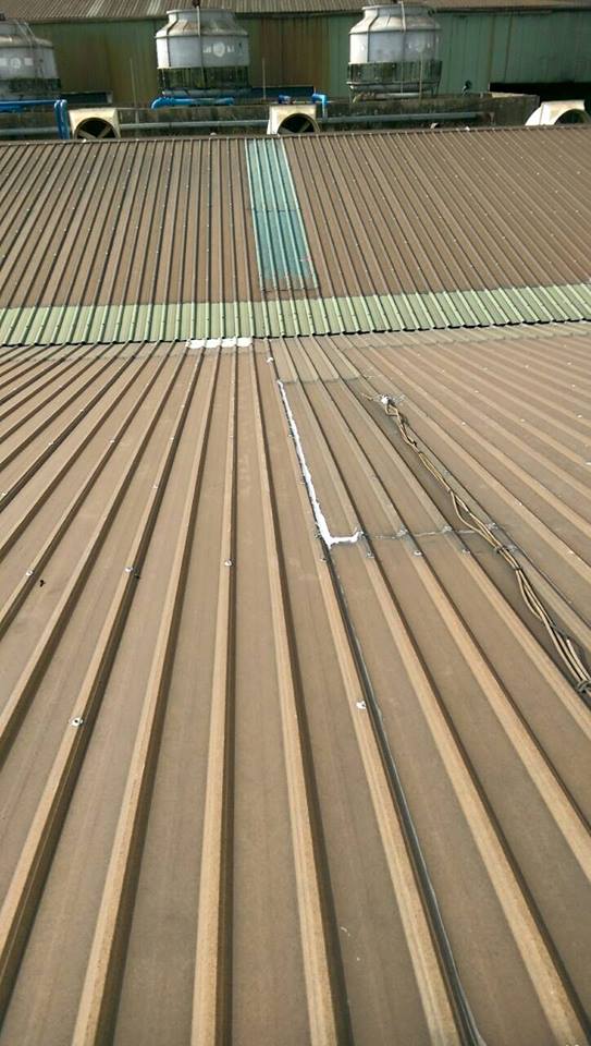 山上區紡織廠鐵皮屋頂抓漏