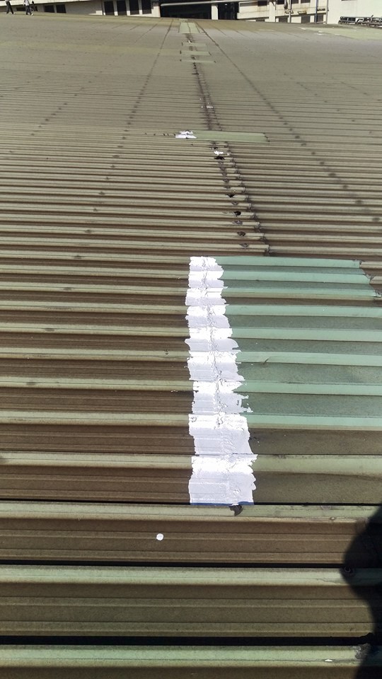 山上區紡織廠鐵皮屋頂抓漏