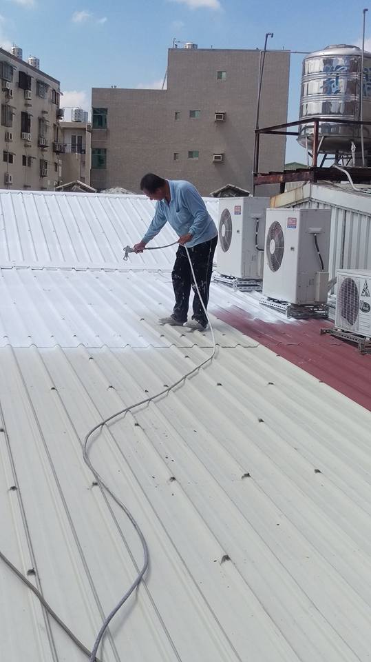 裕農路日本料理店鐵皮屋頂隔熱工程