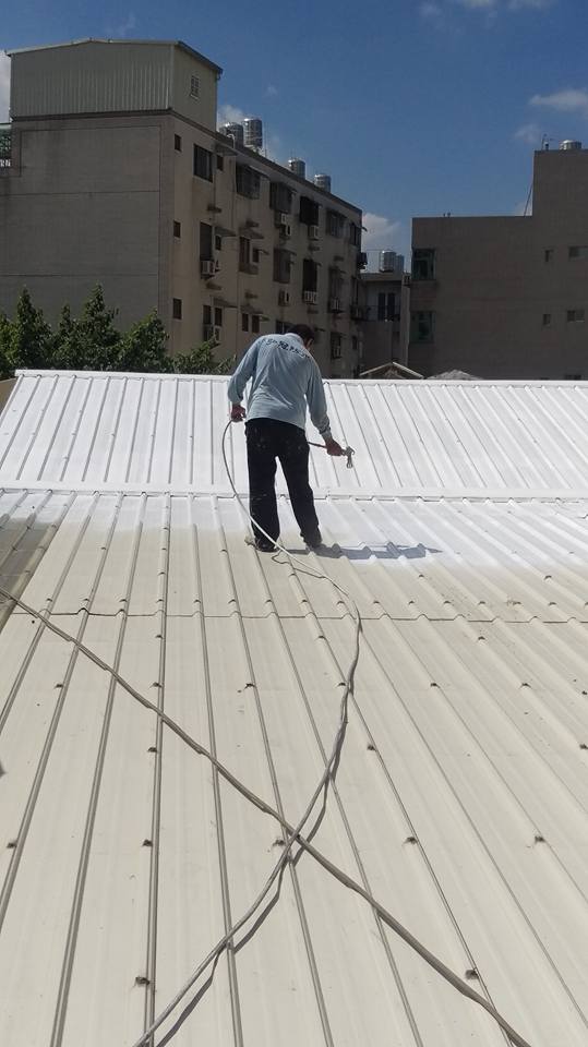 裕農路日本料理店鐵皮屋頂隔熱工程