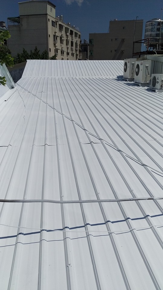 裕農路日本料理店鐵皮屋頂隔熱工程