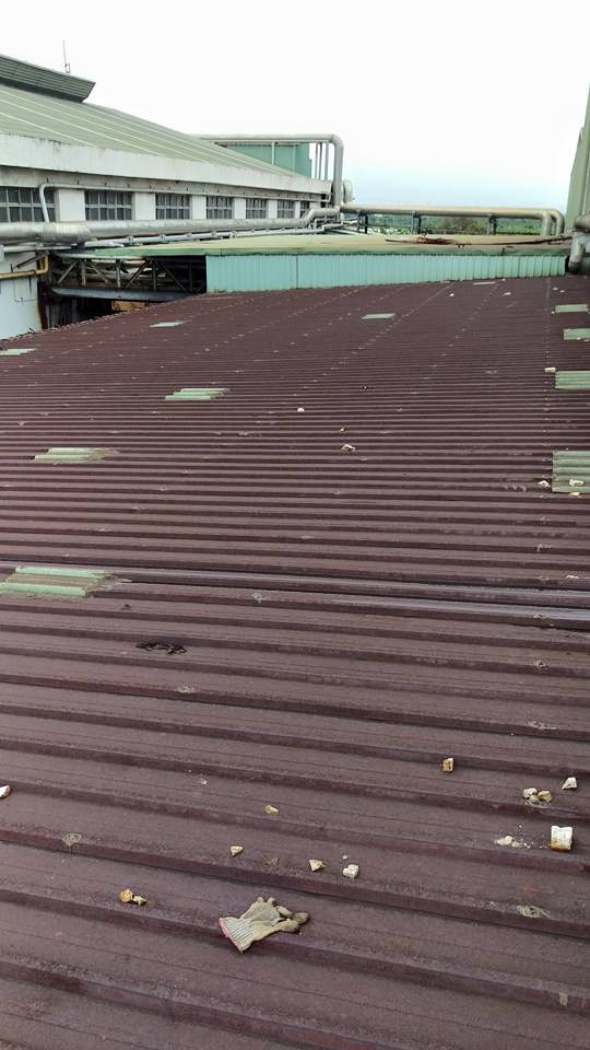 山上區紡織廠鐵皮屋頂抓漏