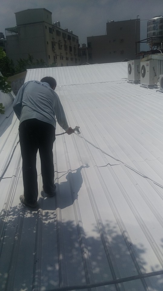 裕農路日本料理店鐵皮屋頂隔熱工程