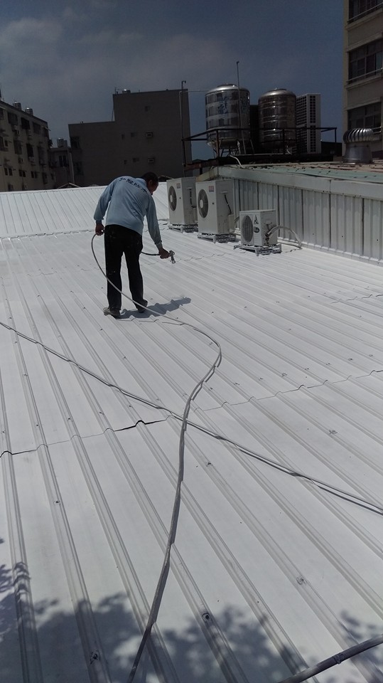 裕農路日本料理店鐵皮屋頂隔熱工程