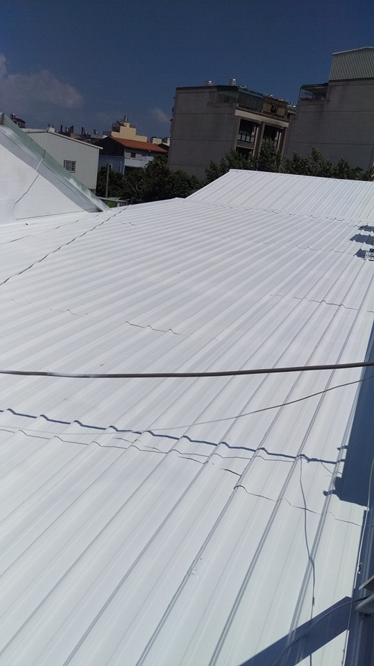 裕農路日本料理店鐵皮屋頂隔熱工程
