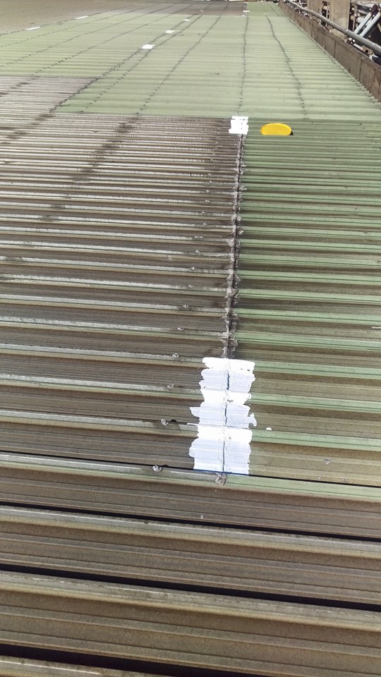 山上區紡織廠鐵皮屋頂抓漏