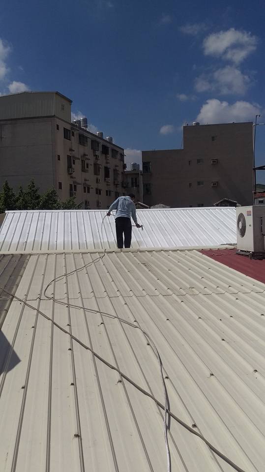 裕農路日本料理店鐵皮屋頂隔熱工程