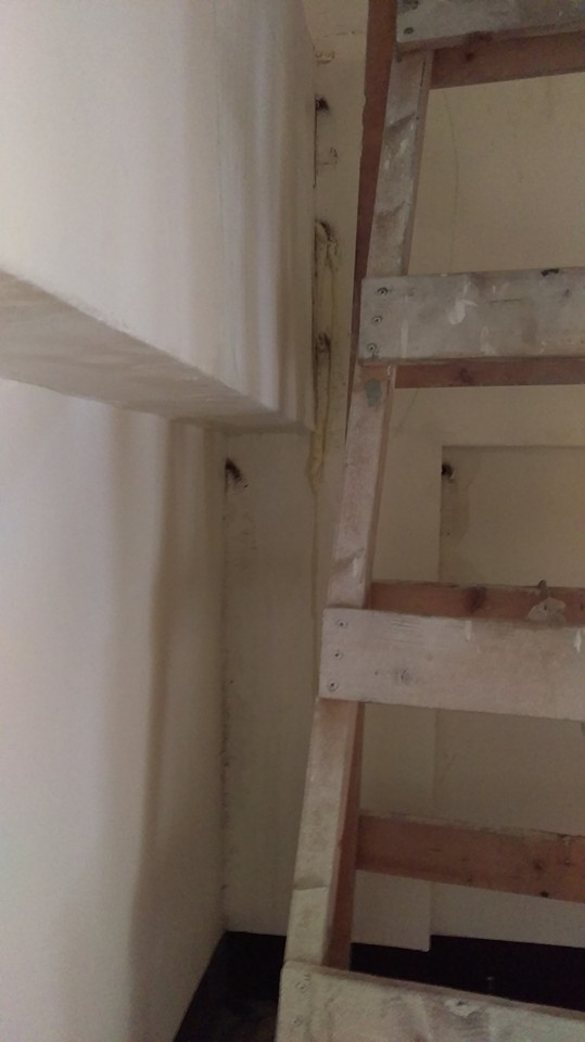 高雄後昌路六樓透天從一樓到六樓窗戶樓梯間抓漏