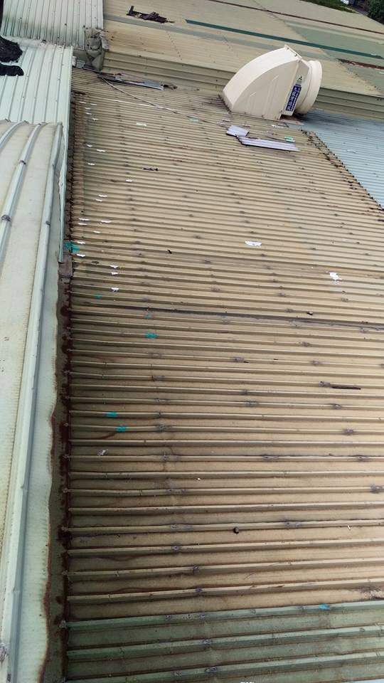 山上區紡織廠鐵皮屋頂抓漏