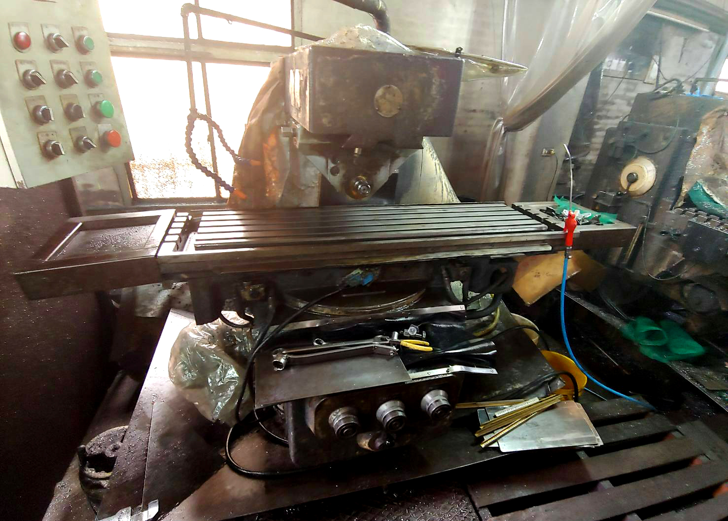 5番立橫式銑床機