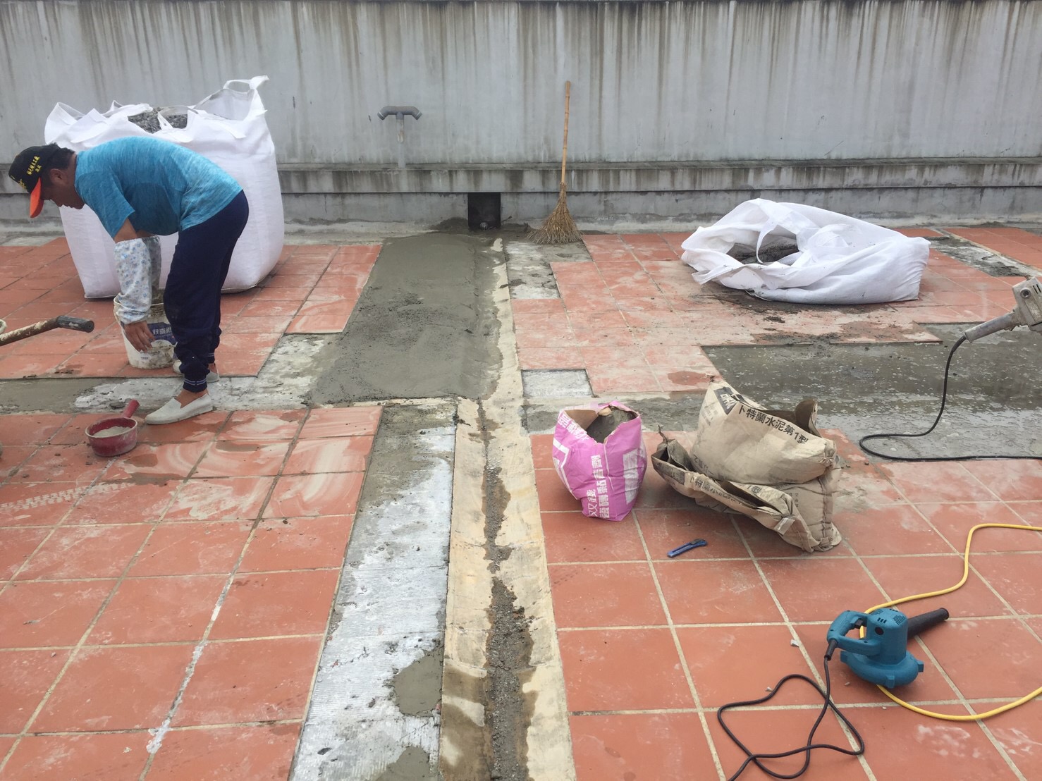 斗六頂樓瓷磚修理工程