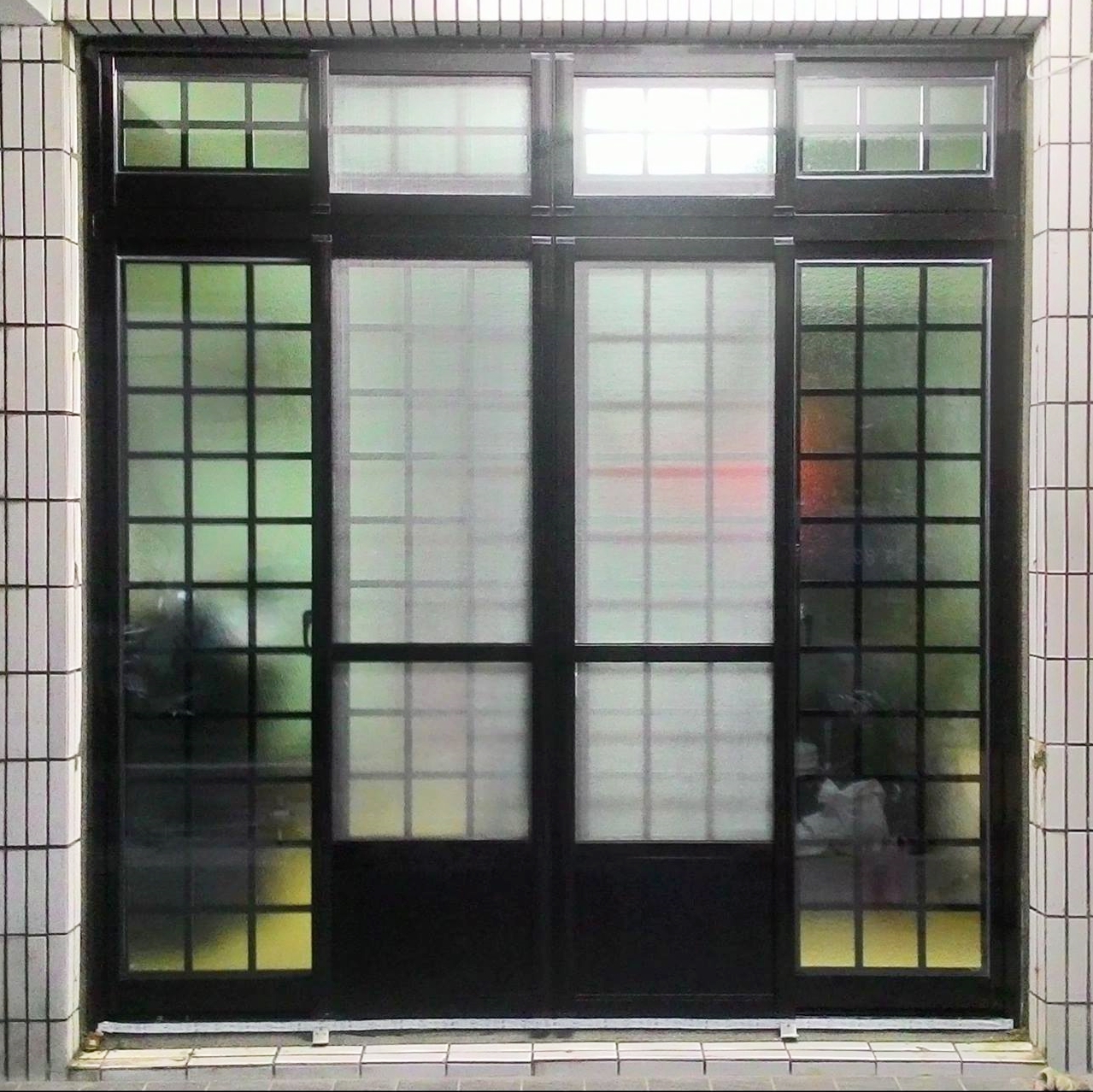 住家格子落地窗